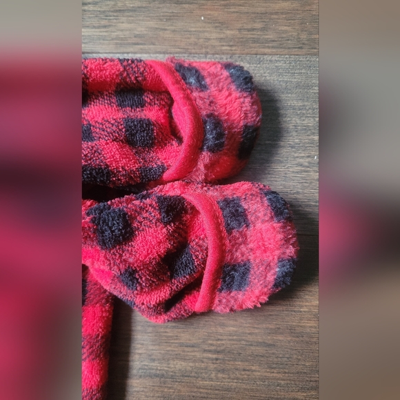Fuzzy Red and Black Checkered Sleeper - Size 3M - Baby Essentials - Picture 4 of 4